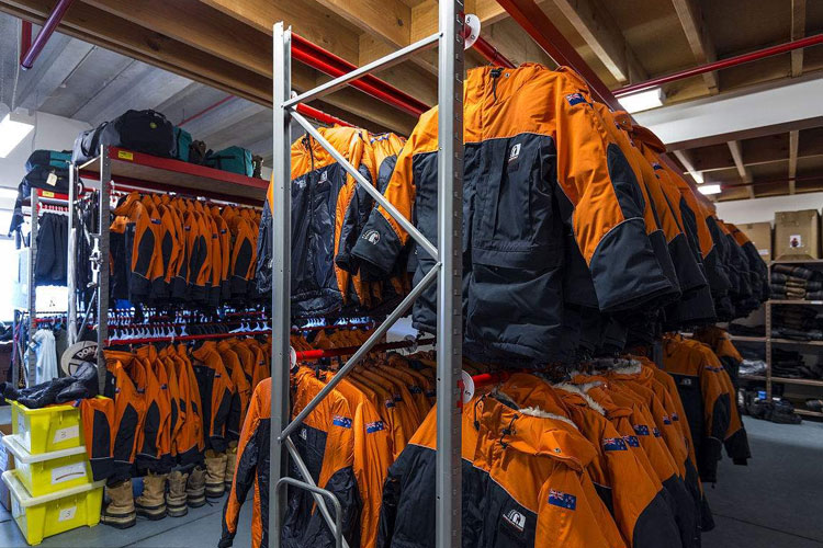 服裝倉庫如何除濕？倉庫除濕機輕松應對潮濕問題